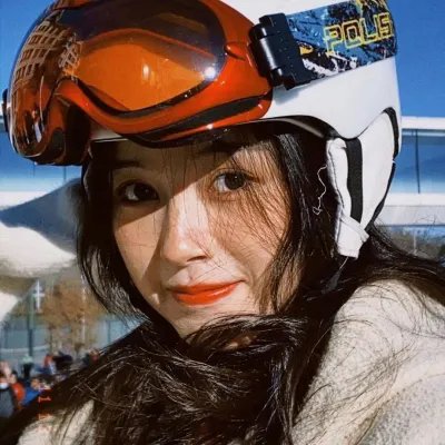 三个摩登女性